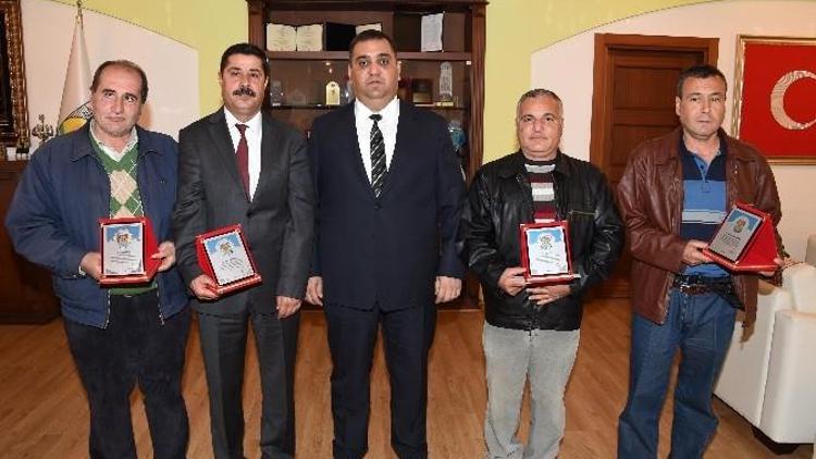 Başkan Can’dan Emekli Personellere Plaket