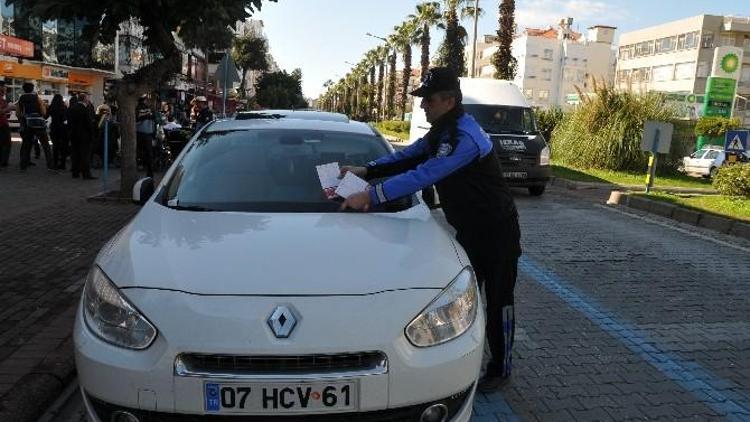 Alanya’da Engellilerden Broşürlü Tepki