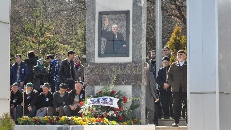 Hayırsever İşadamı İzzet Baysal Mezarı Başında Anıldı