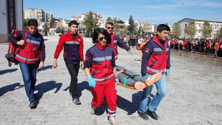 İlköğretim Okulunda Deprem Tatbikatı