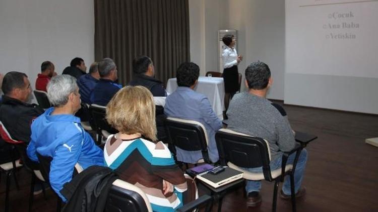 Antrenörlere “Ergenlik Dönemi Ve İletişim” Semineri Verildi