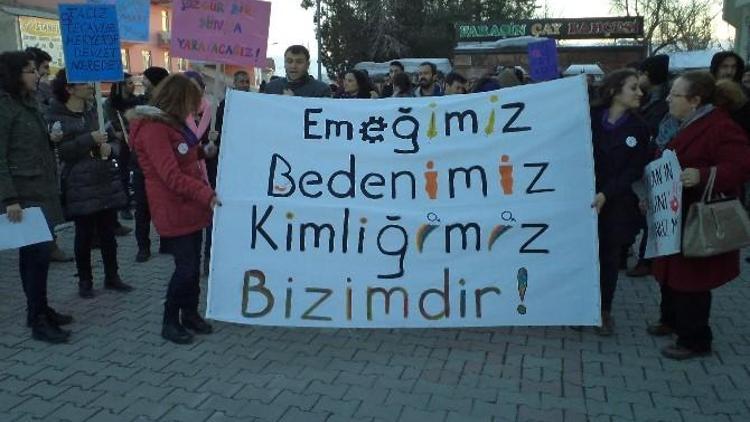Varto’da Eğitim-sen Kadın Komisyonu, Kadın Cinayetlerini Protesto Etti