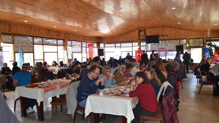 Büro-memur Sen Üyelerinden Kadınlara Kahvaltı