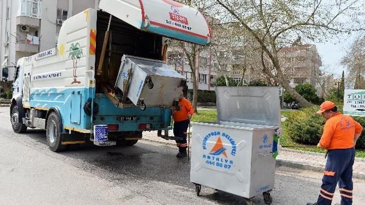 Muratpaşa’da Konteynerler Temizleniyor