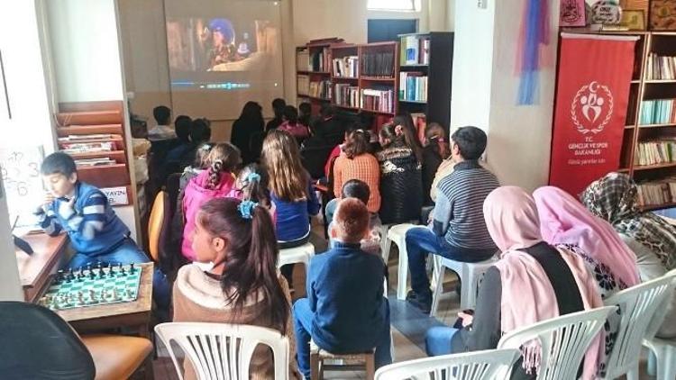 Öksüz Ve Yetim Çocuklar Sevindirildi