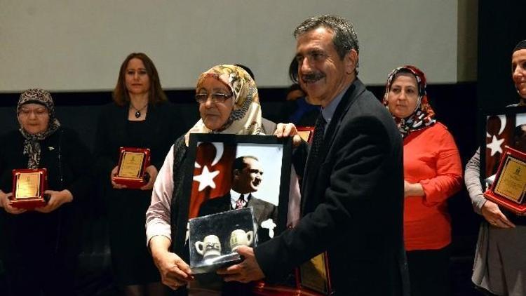 Kadınların ’İstiklal Marşını Güzel Okuma’ Yarışması