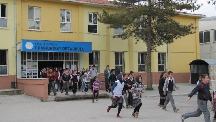 Cumhuriyet Ortaokulu’nda Deprem Ve Yangın Tahliye Tatbikatı