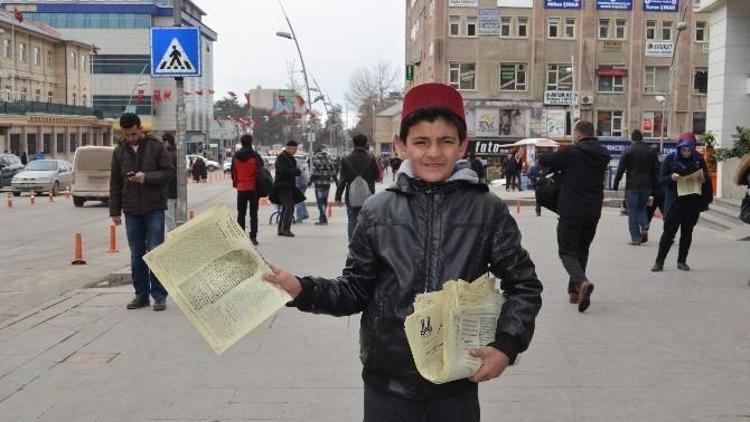 Erzurum’da Osmanlıca Gazete Dağıtıldı