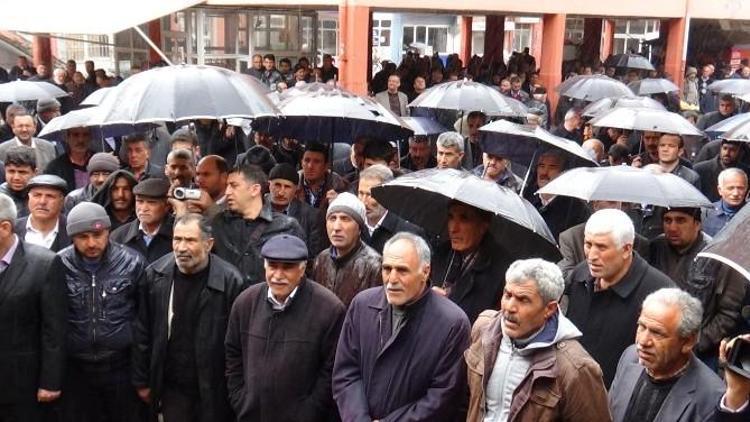 Kayısı Üreticisi Ve Esnafı Fiyat İstikrarsızlığına Tepki Gösterdi