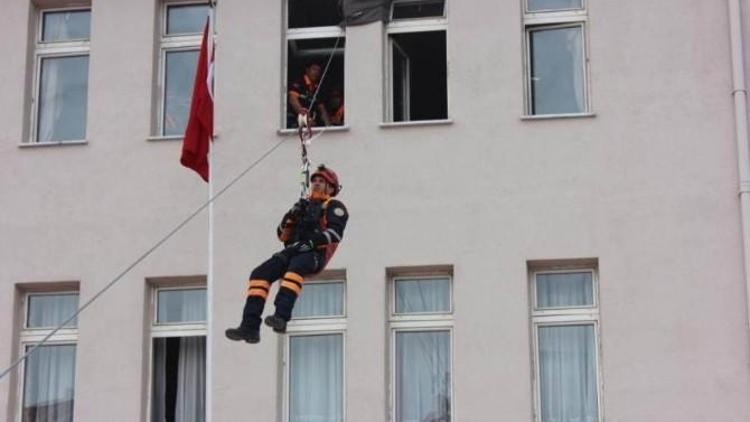 Erzincan Sebahat Hanım Anadolu Lisesi’nde Deprem Tatbikatı Yapıldı