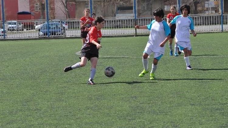 Kayseri Gençlerbirliği Türkiye İkinci Kadınlar Futbol Ligi’ne Veda Etti