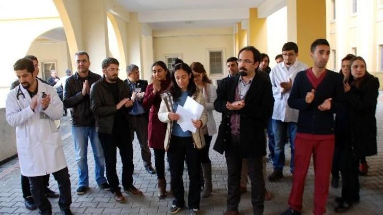 Midyat’ta 14 Mart Tıp Bayramı Öncesi Sağlık Çalışanlarından Eylem