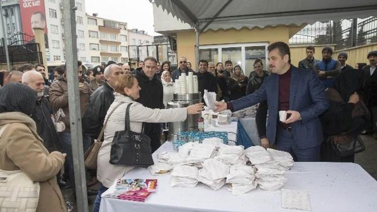 Gaziosmanpaşa Belediyesi’nden YGS Öncesi Öğrencilere Çay Ve Simit İkramı