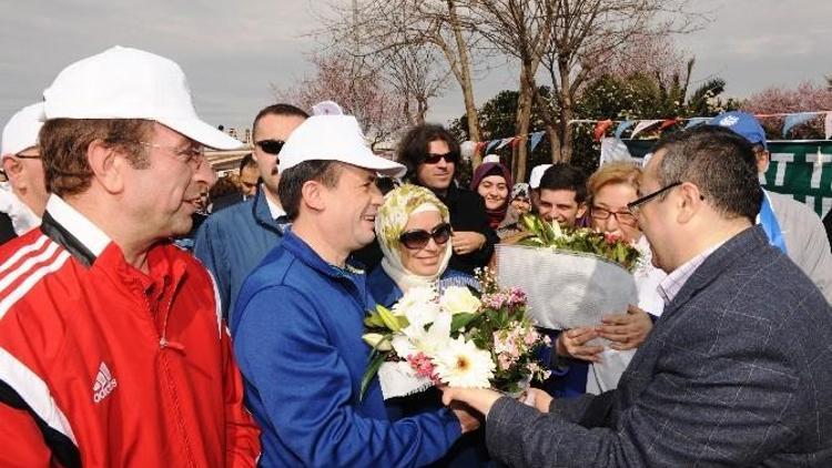 Tıp Bayramı’nda Sağlıklı Yaşam İçin Yürüdüler