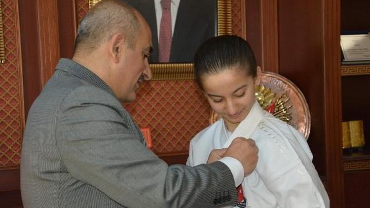 Başkan Kara’dan Balkan Karate Şampiyonuna Ödül