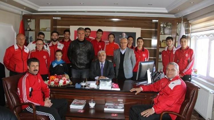 Milli Sporculardan Erzincan Ghsim’e Ziyaret