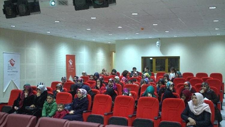 Erzurum’da ‘Çocukla İletişim’ Semineri...