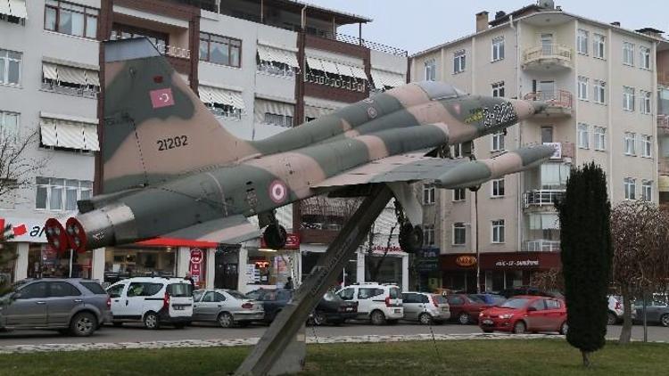 Kırklareli’ne Hediye Edilen F-5 Savaş Uçağı Yeni Yerine Taşınacak