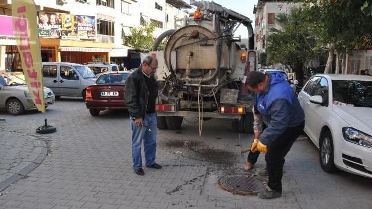 Nazilli’de Rögarlar Ve Kanalizasyon Hatları Temizleniyor