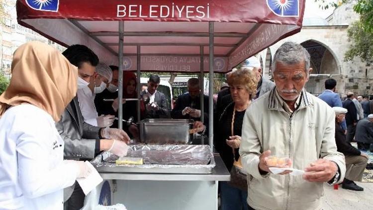 Büyükşehir Belediyesi Çanakkale Şehitleri İçin Lokma Dağıttı