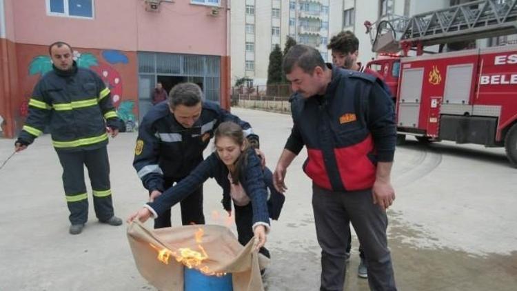 Öğrencilerden Gerçeğini Aratmayan Yangın Tatbikatı