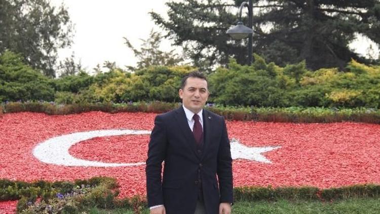 Mustafa Yıldızdoğan, Eryılmaz İçin Şarkı Seslendirdi