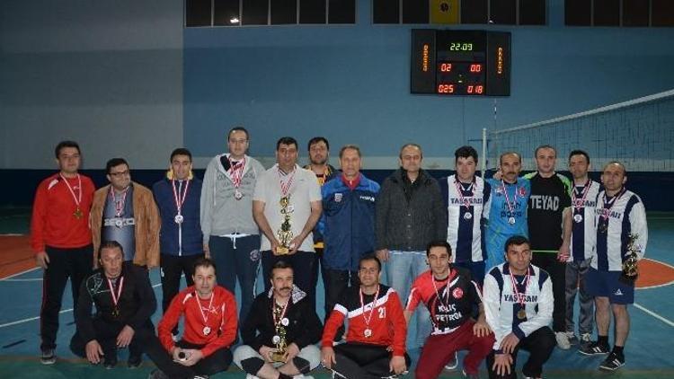 Tosya Voleybol Turnuvası Şampiyonı Milli Eğitim Oldu