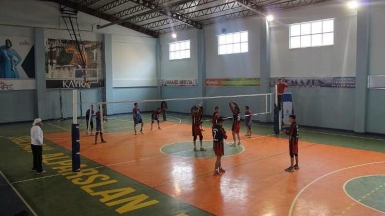 Karsiad Akademi Voleybol Turnuvası Devam Ediyor