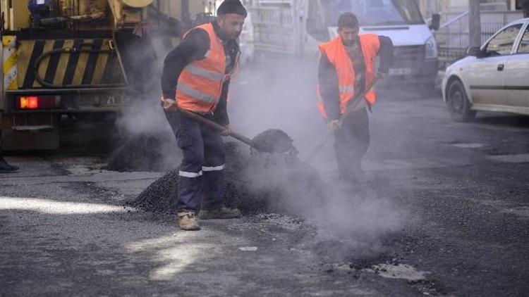 Diyarbakır’da Yolların Bakım Onarımı Sürüyor