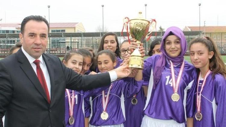 Karaman’da Yıldız Kızlar Futbol İl Birinciliği Müsabakaları