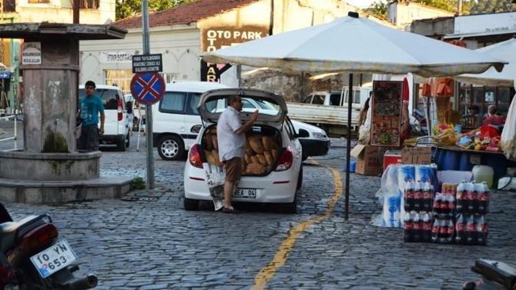 Ayvalık’ta Açık Havada Ekmek Satışına Sert Tepki