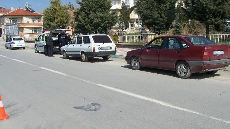 Beyşehir’de Araçlarda Renkli Cam Denetimleri