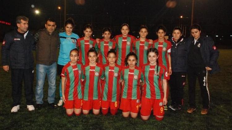 Osmaniye Bayan Futbol Takımı Yarı Finale Yükseldi