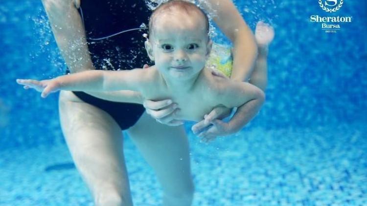 Bebekler Sheraton Bursa’da Yüzme Öğreniyor