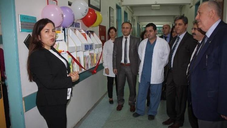 Çocuk Hastanesine Koridor Kitaplığı Açıldı