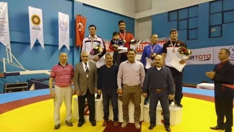 Kağıtsporlu Tanju Gemici, Yaşar Doğu’da Kürsüye Çıktı