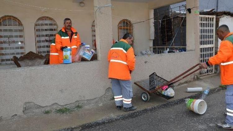 Yeşilyurt Belediyesi, Çöp Evi Temizledi