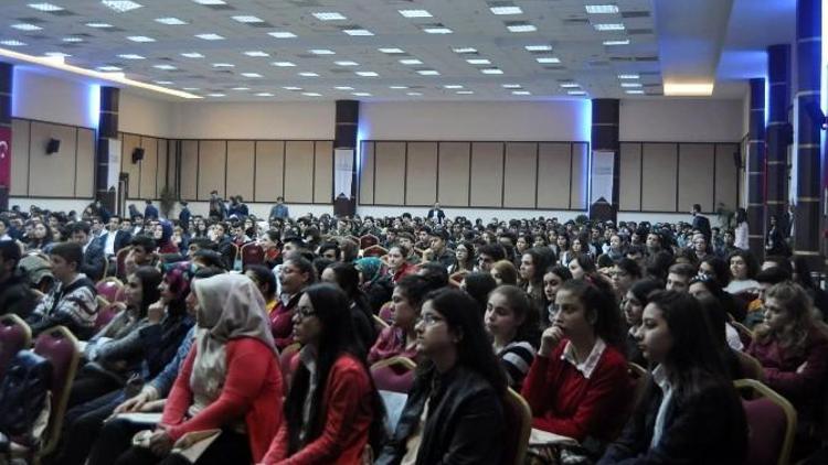 Öğrencilere, Başarıya Giden Yol Anlatıldı