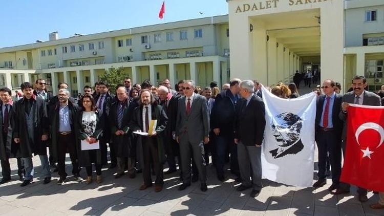 Sakarya Barosu’ndan Adliye Önünde Protesto