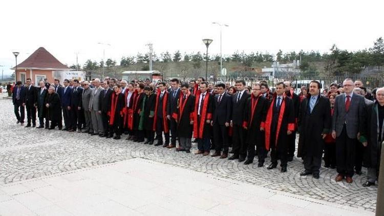 Kastamonu Adliyesi Önüne Siyah Çelenk Bırakıldı