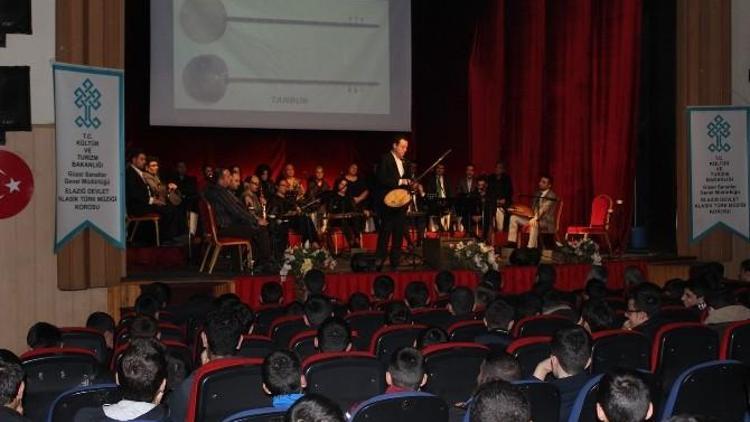 Elazığ’da Öğrencilere ’Gelenekten Geleceğe’ Konseri Verildi