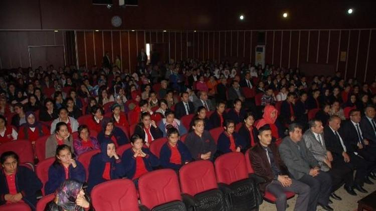 Kız Öğrencilere Konferans Verildi