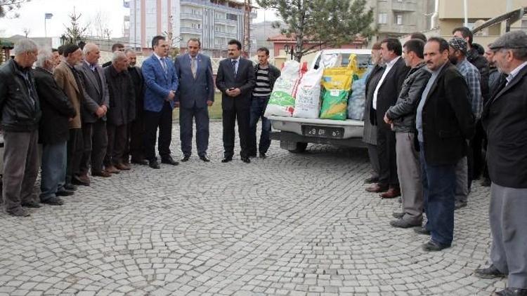 Kelkit’te Çiftçilere Özel İdare Destekli Tohum Dağıtıldı