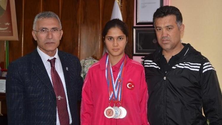 Avrupa’da 4 Madalya Kazanan Özel Sporcuya Çeyrek Altın