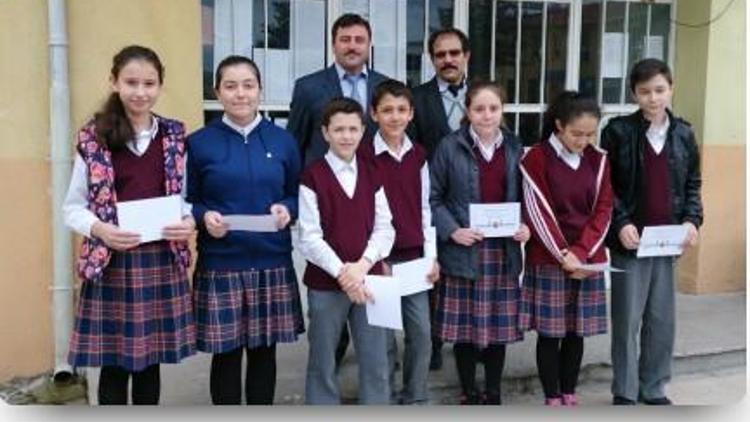 Cumhuriyet Ortaokulu Öğrencilerine ’E-twinning’ Kalite Belgesi