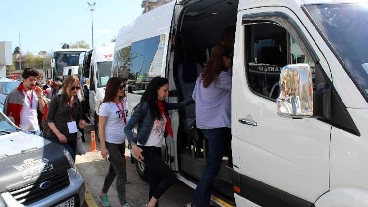 Nemrut’a Gelen Turistlere Kar Engeli