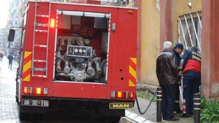 Tarihi Sinemada Yakılan Ateş Çevre Sakinlerini Korkuttu