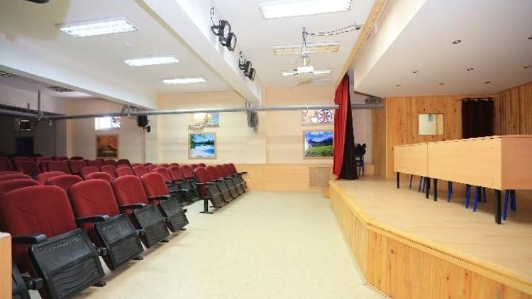 Sultangazi Belediyesi’nden Okullara 13 Yeni Konferans Salonu