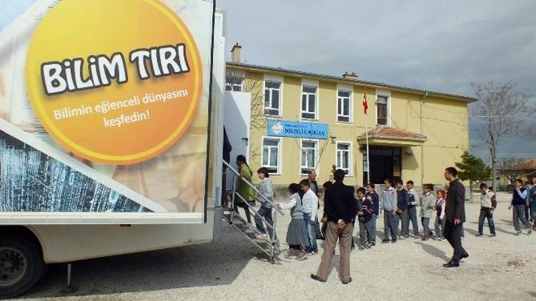 Büyükşehir Bilim Tırı İlçelerde