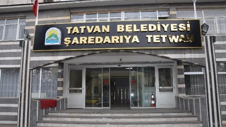 AK Partili Tatvan Belediyesi İki Dilli Tabelaya Geçti